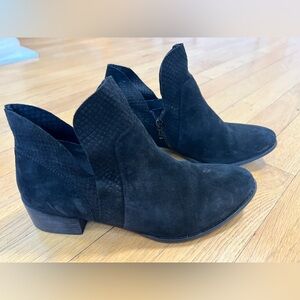 Women's Seychelles Black “Dwelling” Bootie 7 LIKE NEW